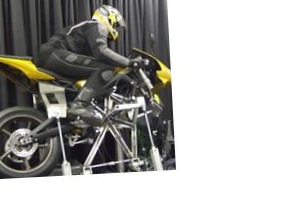 Britanci-sozdali-realistichnij-simulyator-motocikla