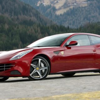 ferrari-ff-praktichnij-sportkar_1.jpg