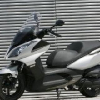 kymco-predstavlyaet-novie-skuteri-downtown_1.jpg