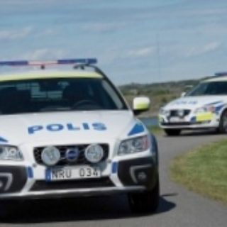 shvedskie-policejskie-ocenili-volvo_1.jpg