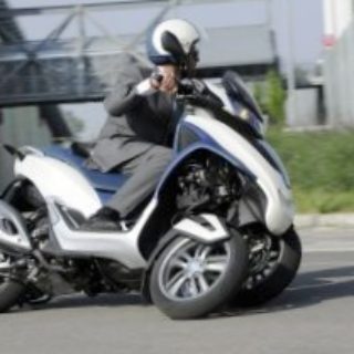 summarnij-tirazh-motorollerov-piaggio-mp3-perev_1.jpg