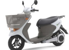 Suzuki-vipustit-elektricheskij-skuter-e-lets...'s со сменными батареями - фото
